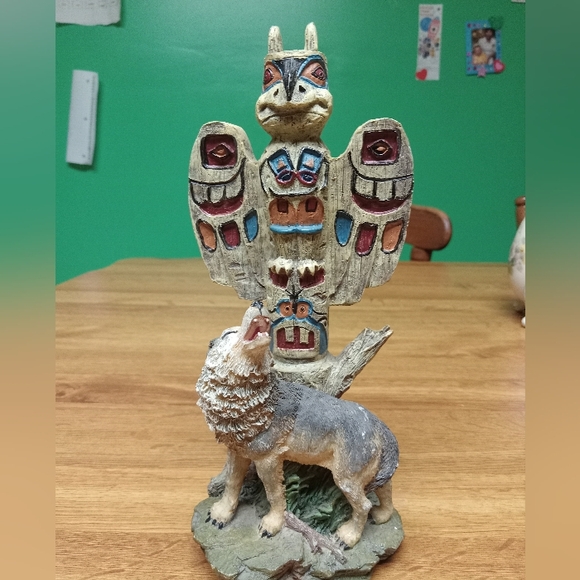 Vintage Wolf and Totem Pole Figurine 9in - Picture 15 of 15